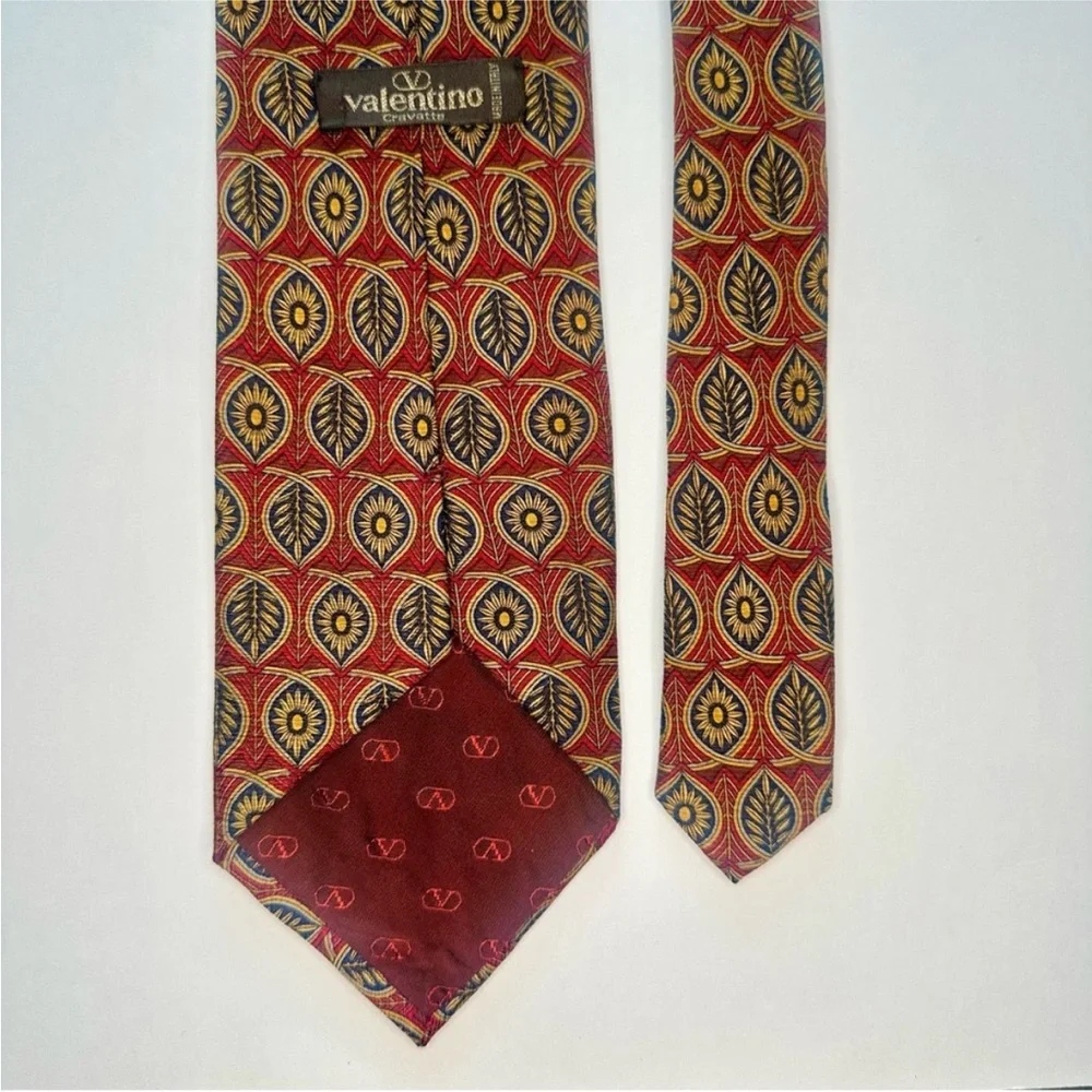 VALENTINO CRAVATTE Italian Silk Red & Blue Gold Leaf Pattern Classic Tie, 3.75”